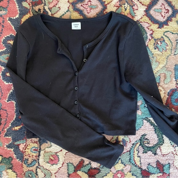 Aritzia Sunday Best cropped black sweater - Picture 3 of 3